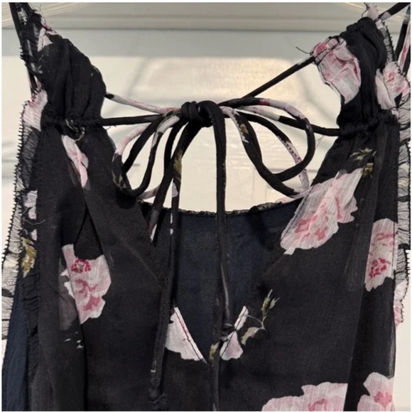 Beautiful Floral Dress - Picture 4 of 6